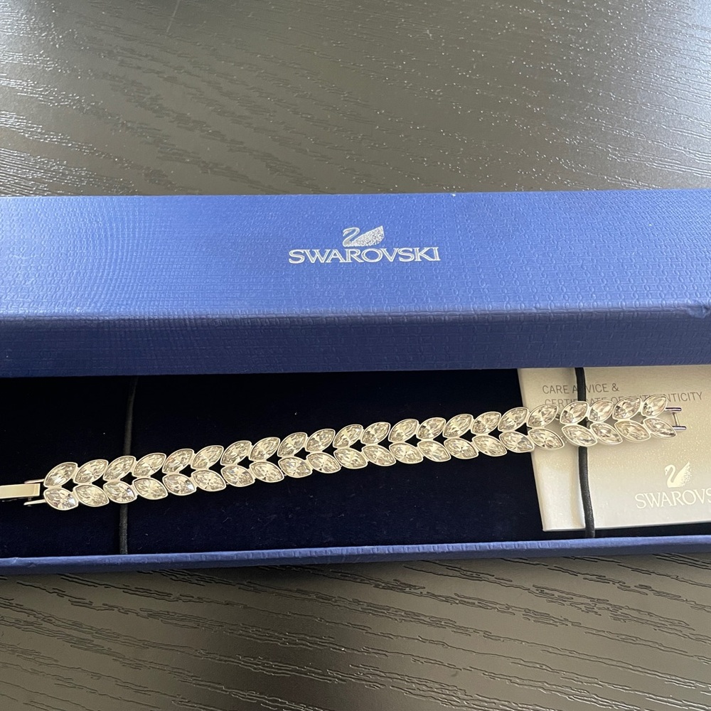 Swarovski Crystal Leaf Bracelet in Silver